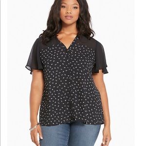 Torrid CHIFFON INSET FLUTTER SLEEVE TOP